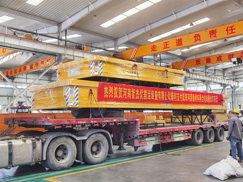 成功交付兩臺大噸位舵輪升降無軌車 再創(chuàng)智能搬運新記錄